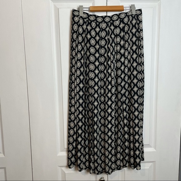 Button Down 90s Maxi Skirt - Picture 5 of 16